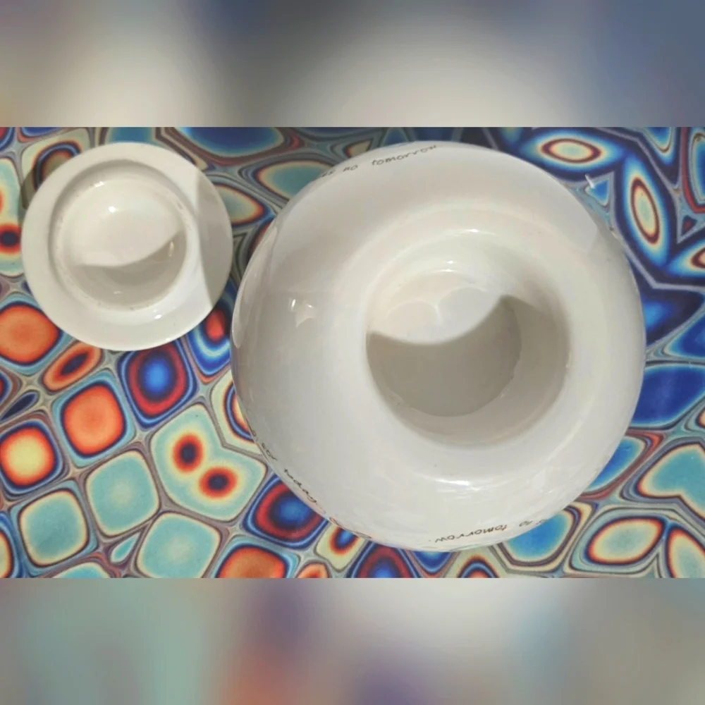 Life is a Circle Tealight Holder With Lid